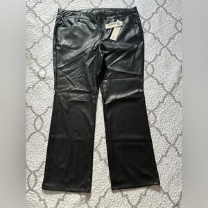 No Boundaries Black Baby Bootcut Faux Leather Mid-Rise Pant Women’s Size 20